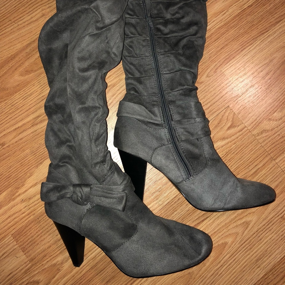 Knee boots